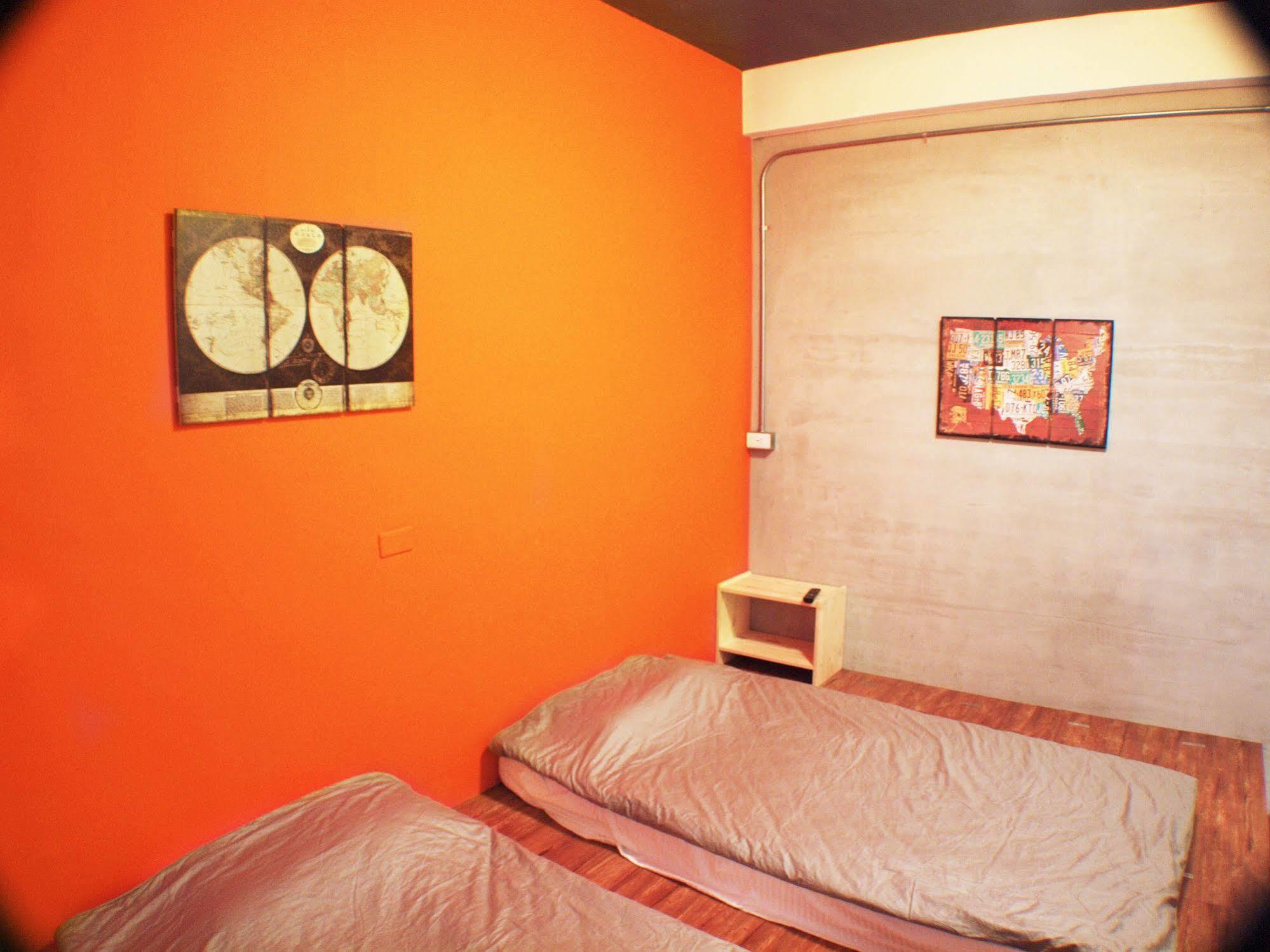 Knock Knock Hostel Kaohsiung Exterior foto