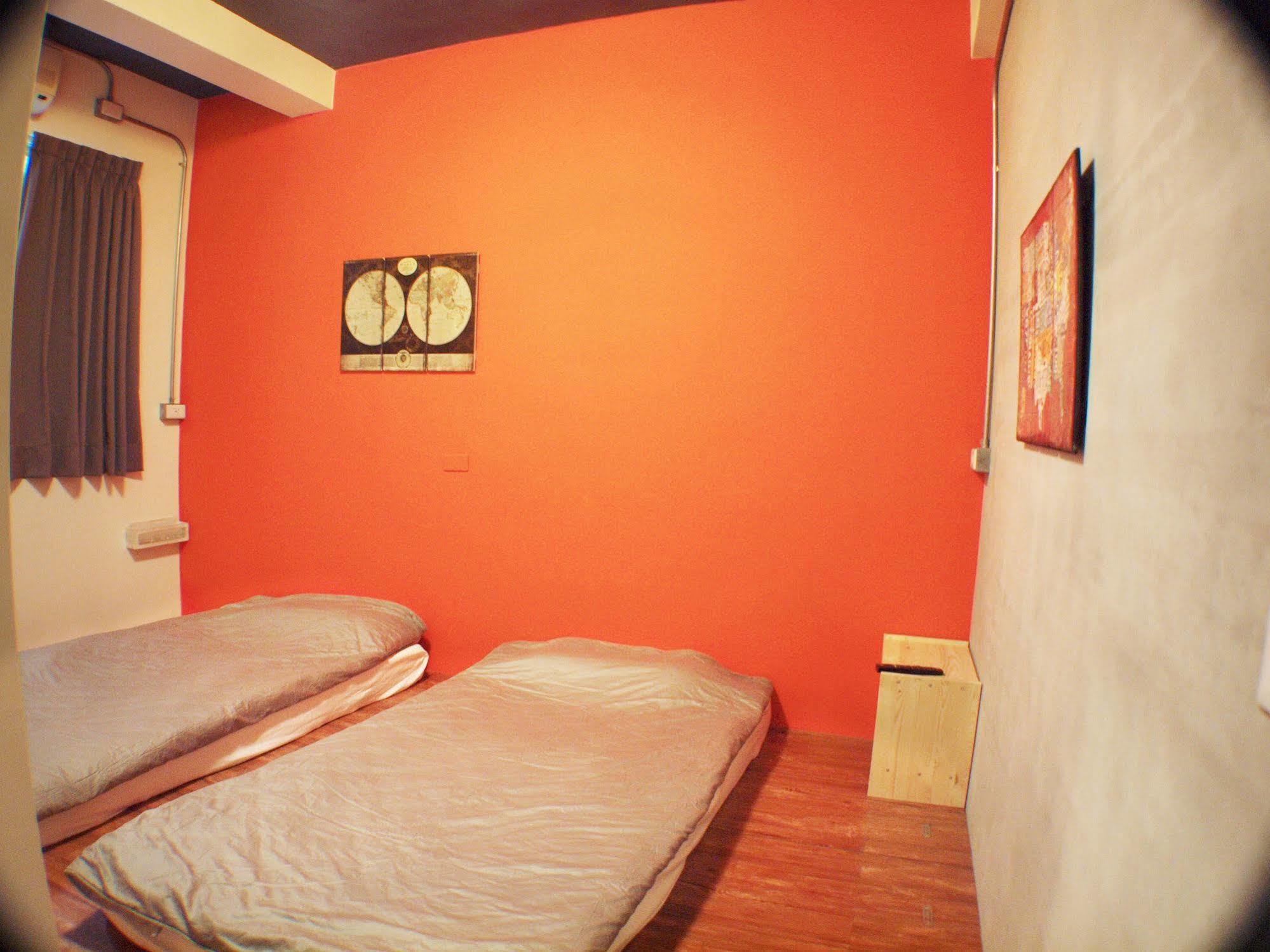 Knock Knock Hostel Kaohsiung Exterior foto